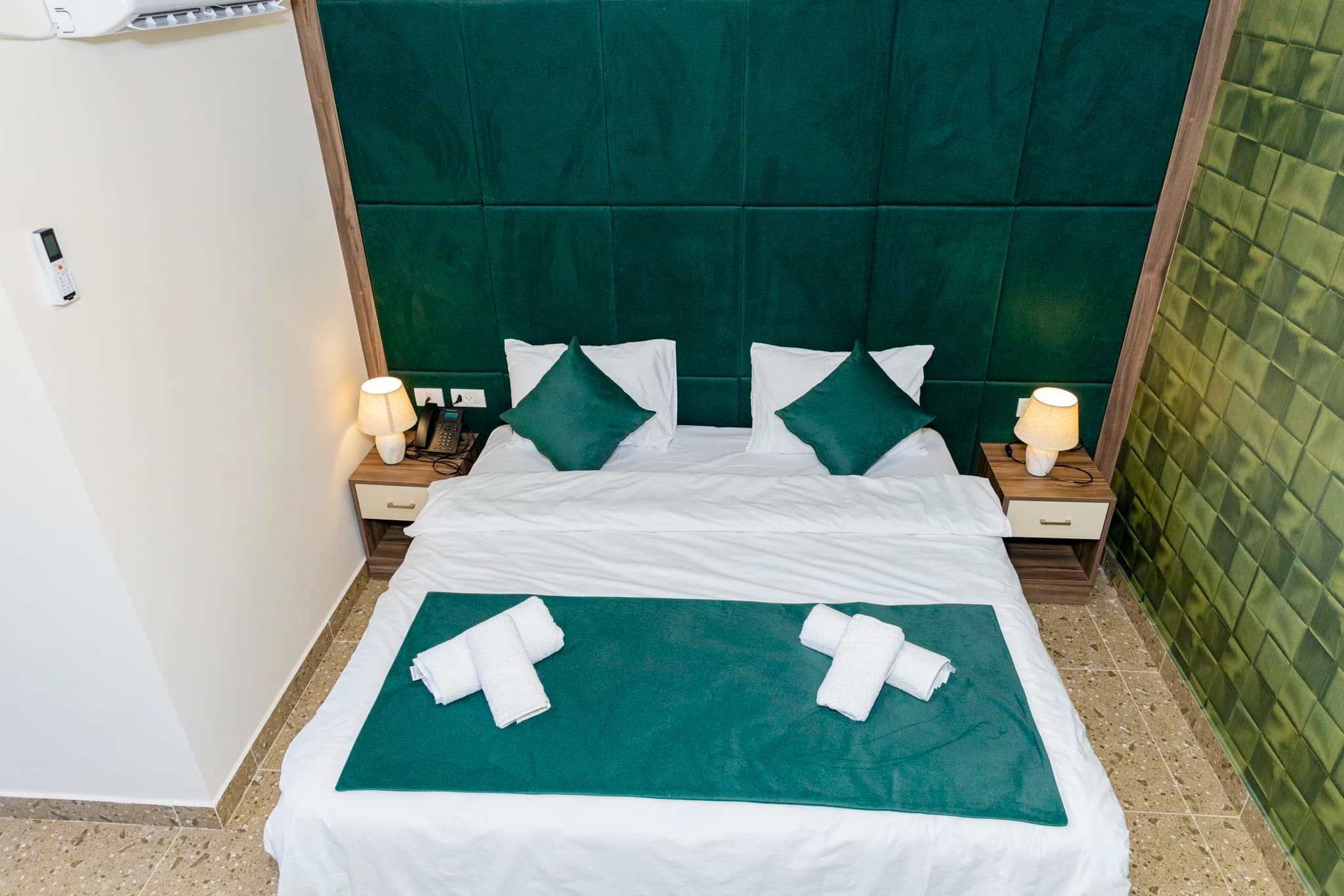 Suite Queen Bed (Balcony), photo 2 of 5